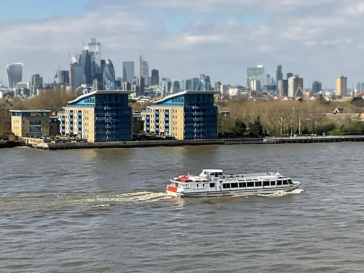 Apartment In The River Times View London